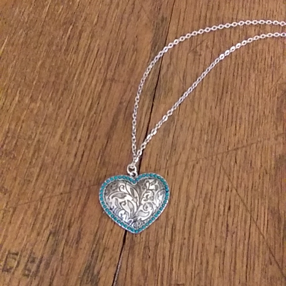 Heart Pendant Necklace NWOT - Picture 2 of 4